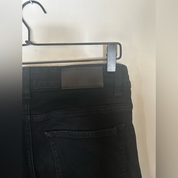 HUGO BOSS Mens Black Jeans Size 30/32
Hugo Boss Men's Black Jeans - Picture 6 of 13